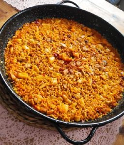 Paella alicantina con sepia y calamar