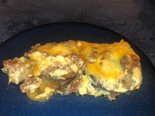 Musaka con carne, berenjena, patata y bechamel