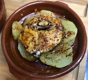 Receta de merluza a la gallega con su ajada con pimentón