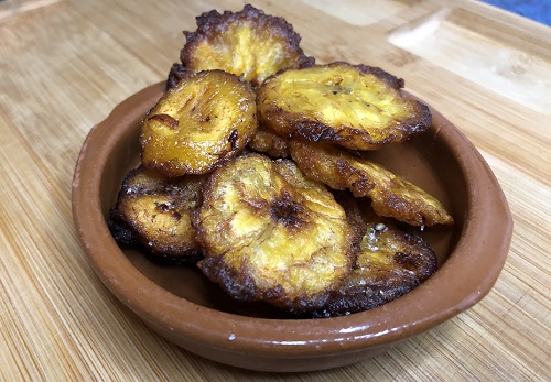 Plátano frito con limón y sal