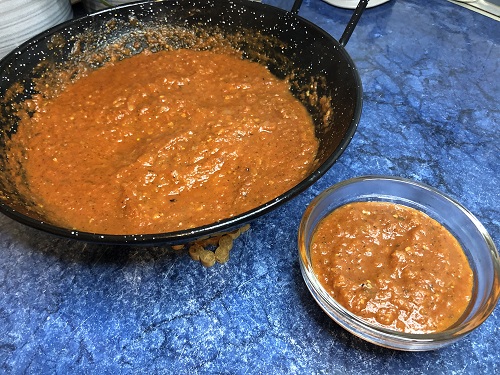 Salsa de tomate napolitana con hueso de jamón