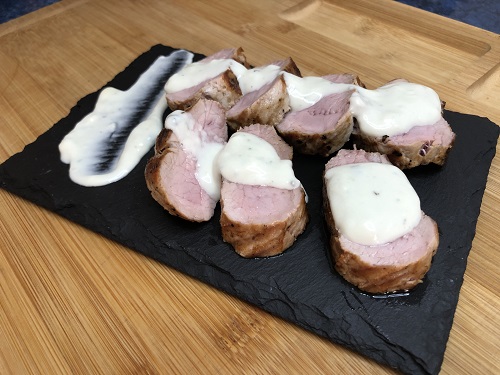 Receta de solomillo al roquefort. Solomillo de cerdo a la plancha con salsa de queso azul.