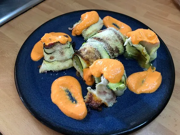 Calabacín al horno con jamón y queso.