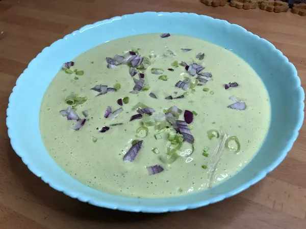 Crema de anacardos y aguacates.